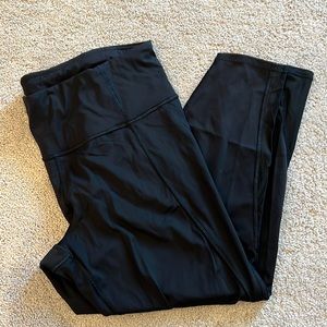 Athleta like new lightning tight 7/8 large petite. Pockets & detail on legs.
